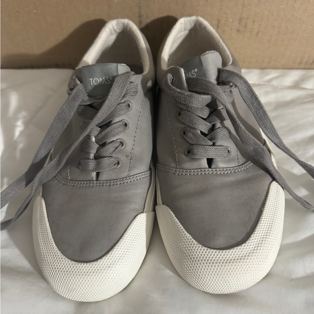 Tom’s woman’s 9 40 EU canvas sneakers dark grey casual lace up like new